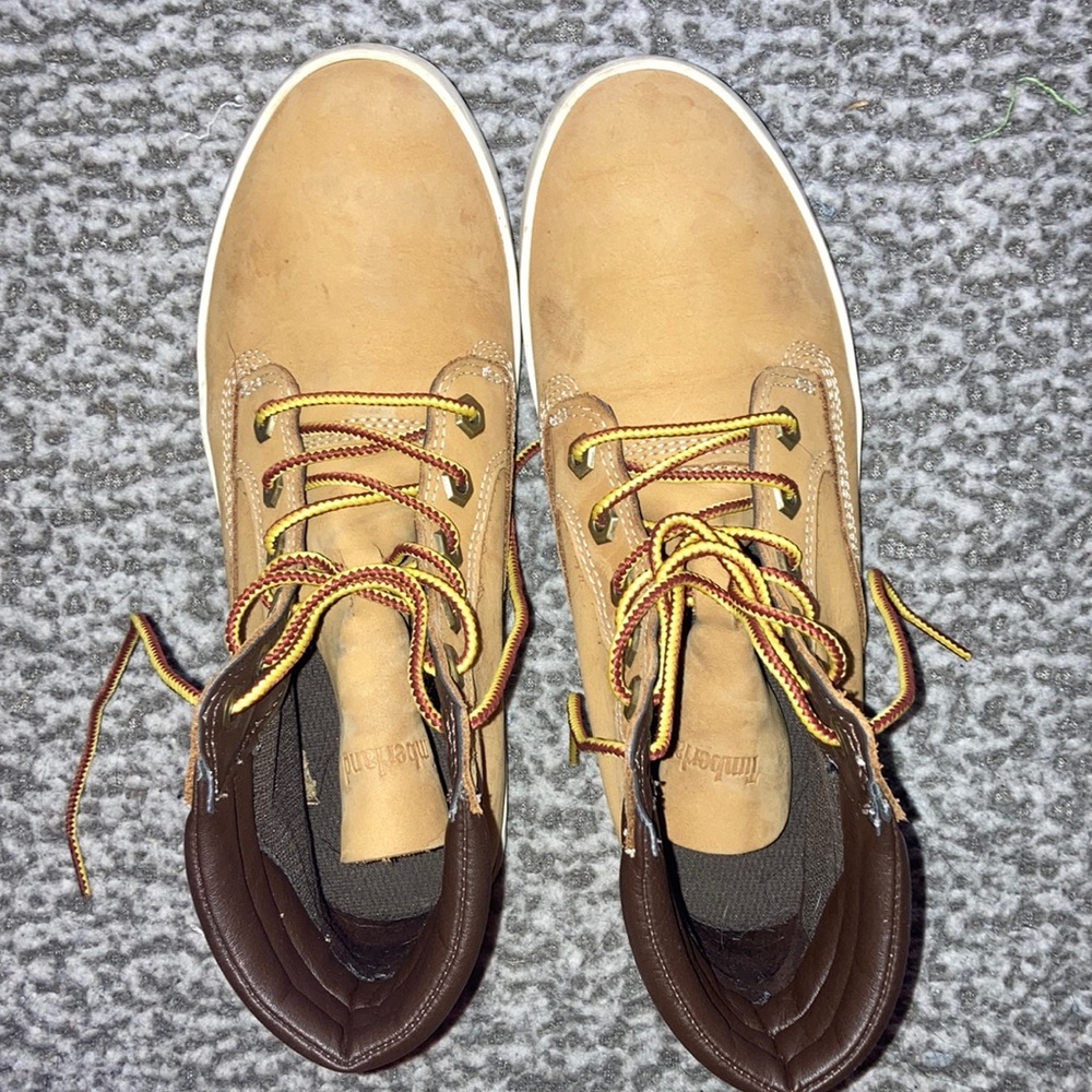 I’m selling timberlands, been worn, will be cleaned before shipped.